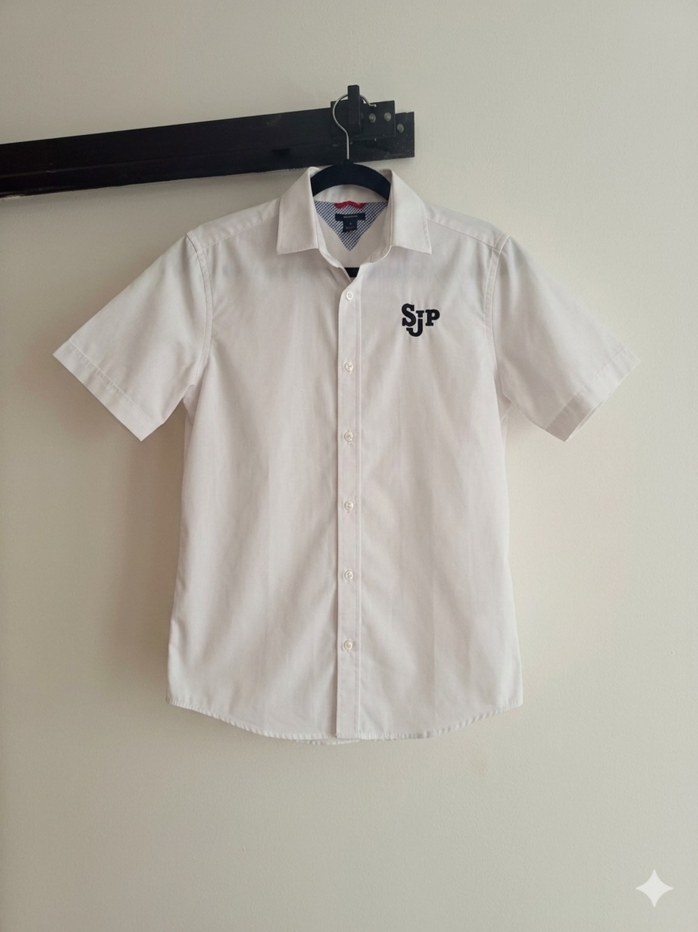 Tommy Hilfiger Boys White Short-Sleeve Button Down Shirt with SJP logo